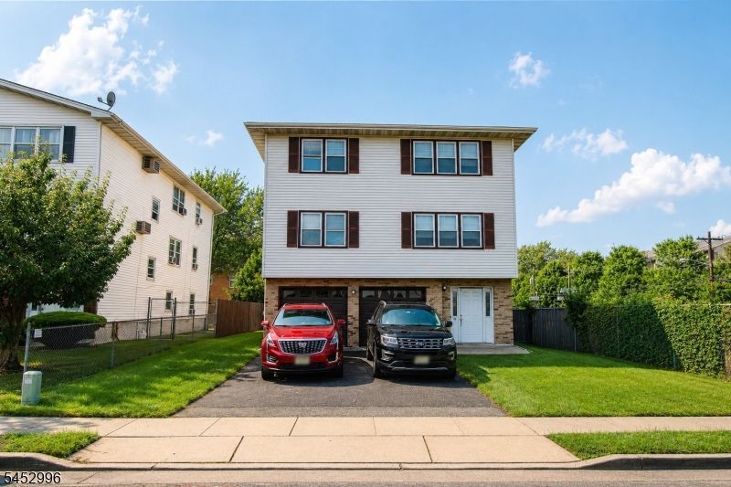 19 Village Pl, Secaucus, NJ 07094 Main Photo