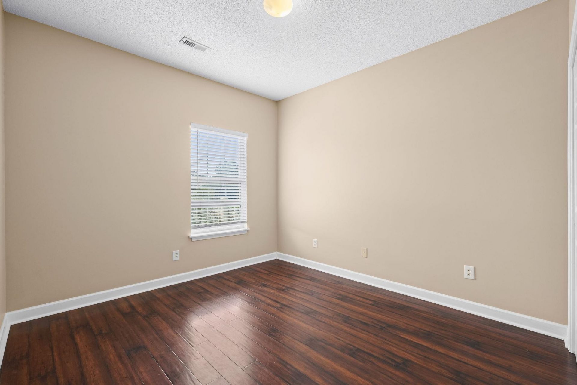 907 Knoll Shores Ct. Photo 9