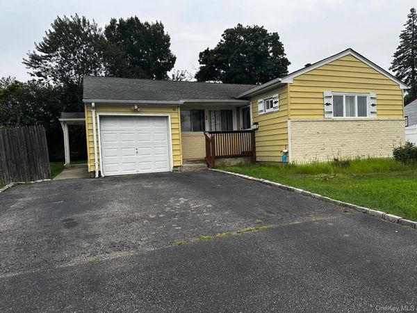 46 Haverford , Hicksville, NY 11801