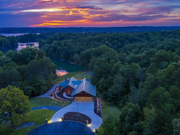 197 Cove Springs Drive, Dandridge, TN 37725