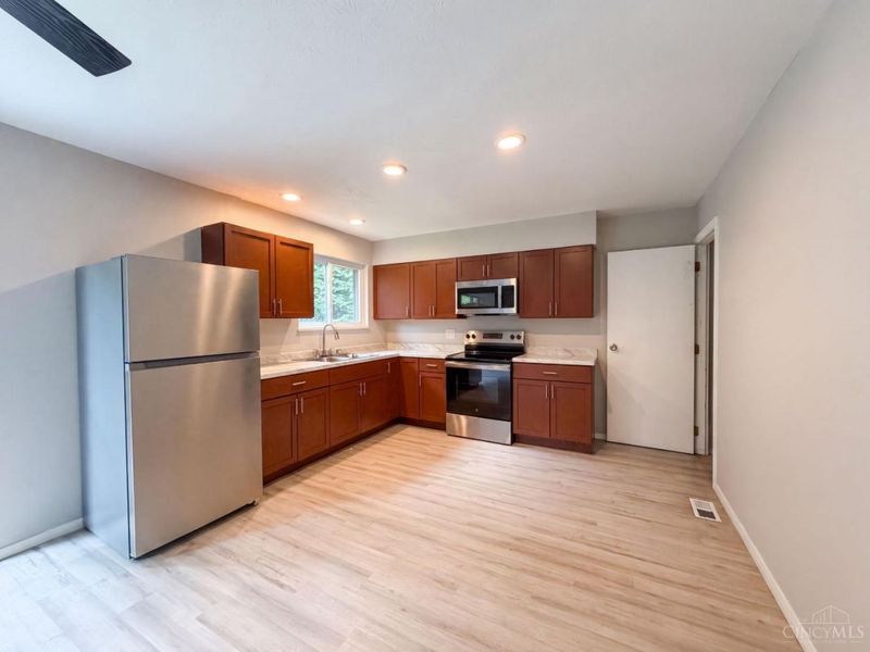 12157 Hitchcock Drive, Forest Park, OH 45240 Photo 2
