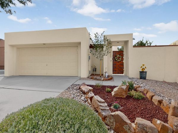 10330 Camino Del Oso NE, Albuquerque, NM 87111