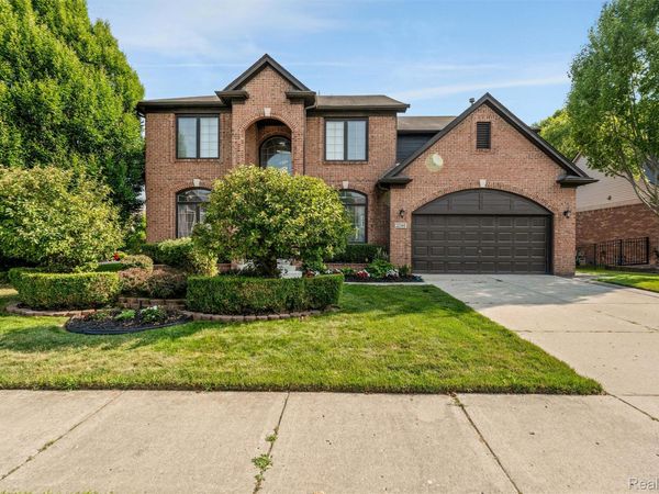 22344 Woodlake Drive, Macomb Township, Mi 48044