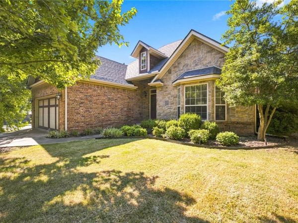 833 E Birwin Street, Fayetteville, AR 72703