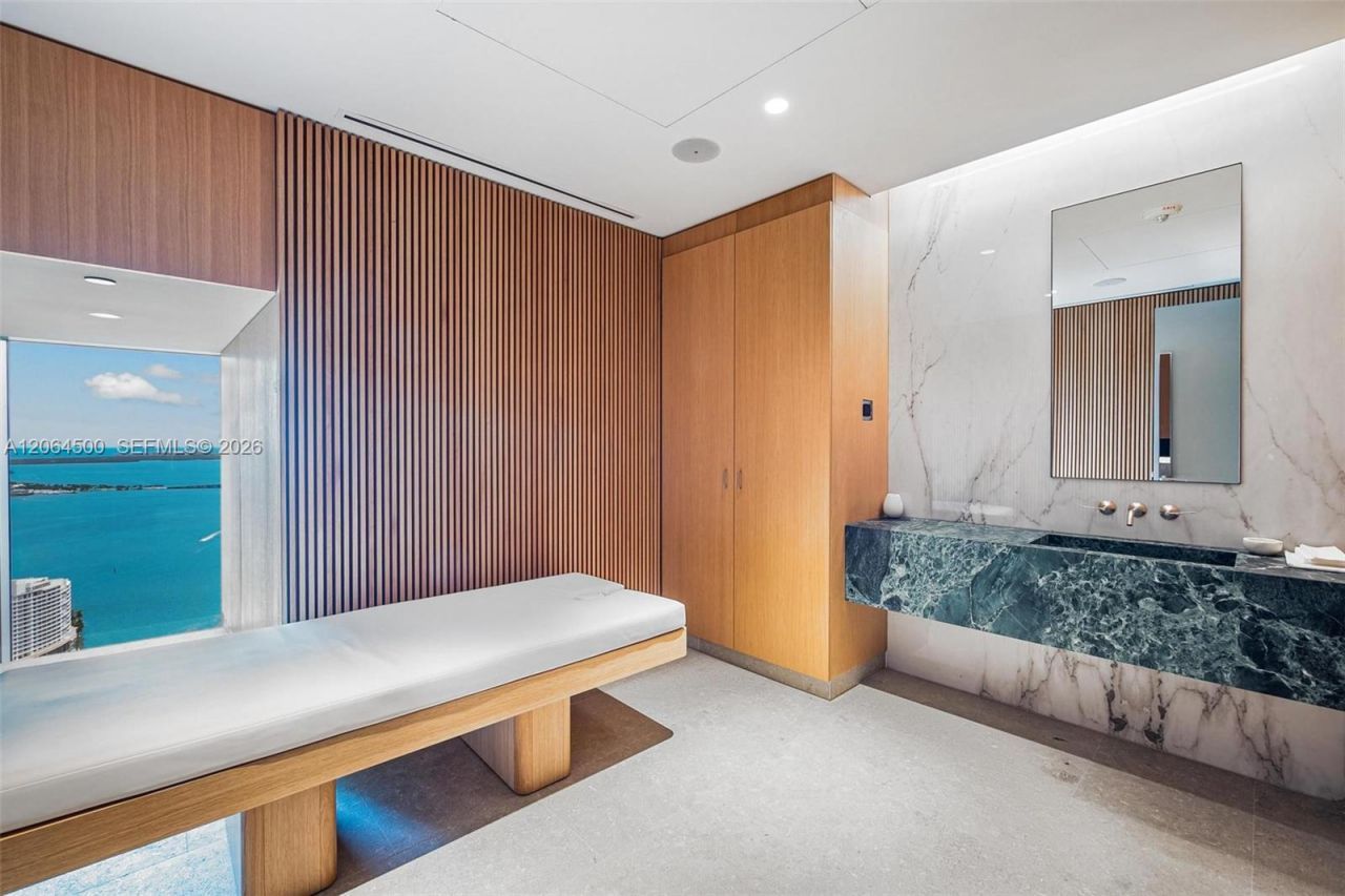 300 Biscayne Blvd Way , Unit 6301, Miami, FL 33131 Photo
