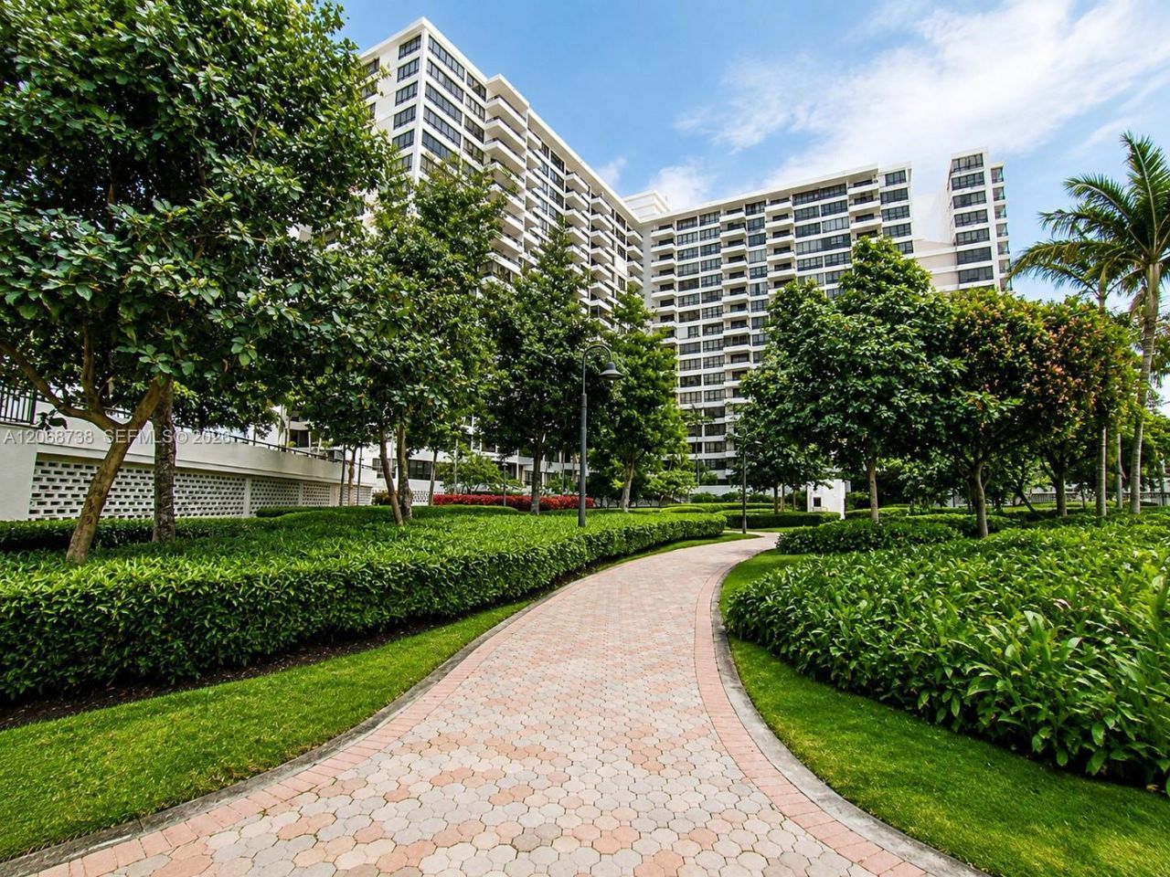 500 Three Islands Blvd , Unit 918, Hallandale Beach, FL 33009 Photo