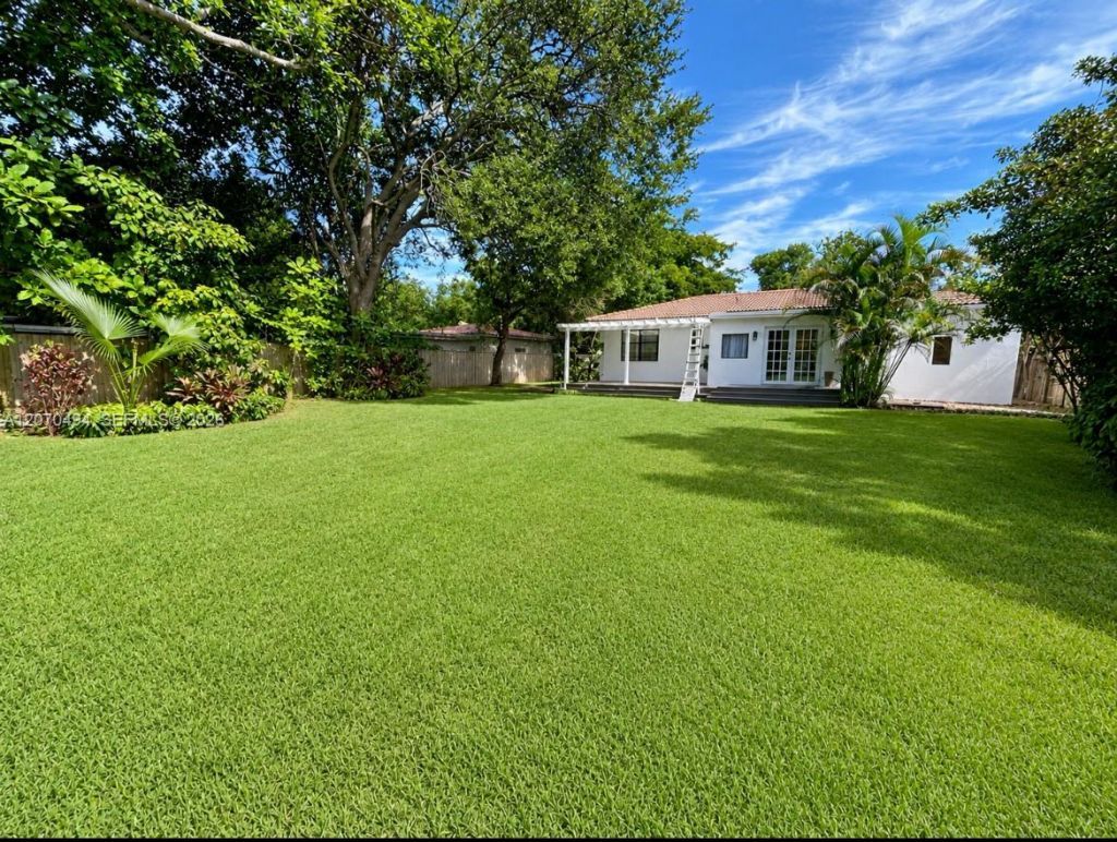 585 NE 121st St, North Miami, FL 33161 Photo