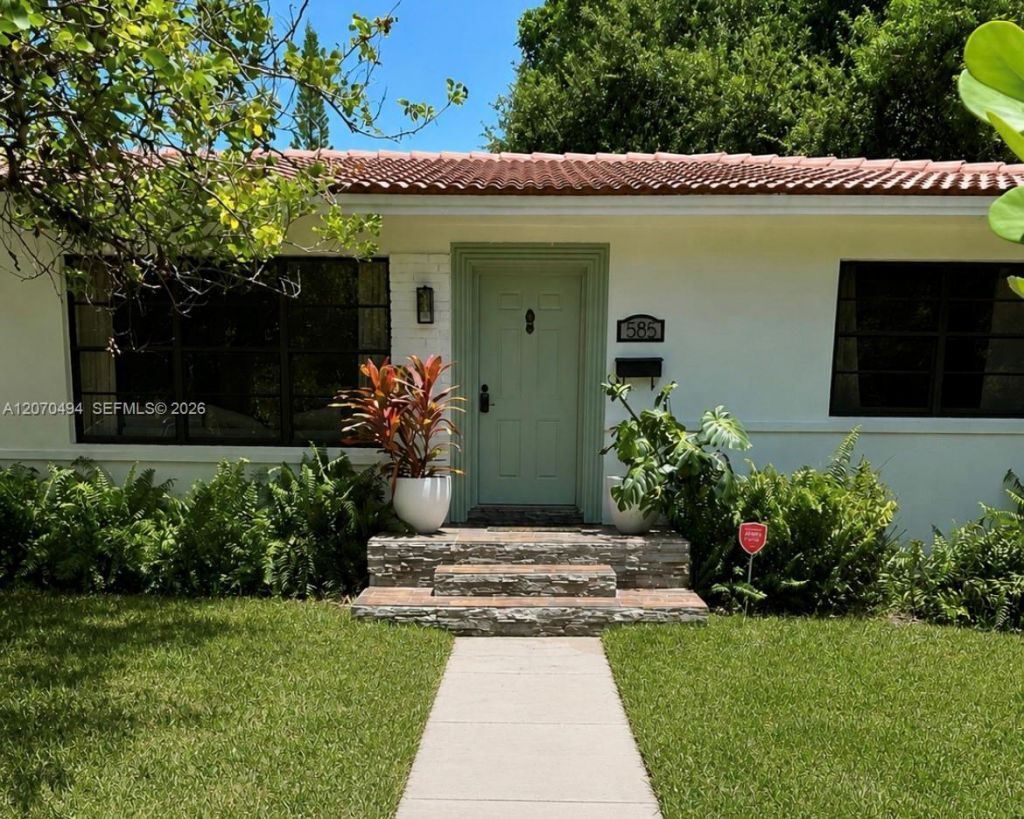 585 NE 121st St, North Miami, FL 33161 Photo