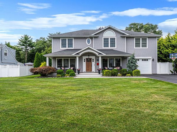 121 Bayway Avenue , Bay Shore, NY 11706