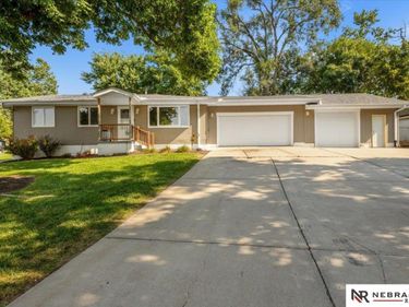 5826 Fay Boulevard, Omaha, NE 68117