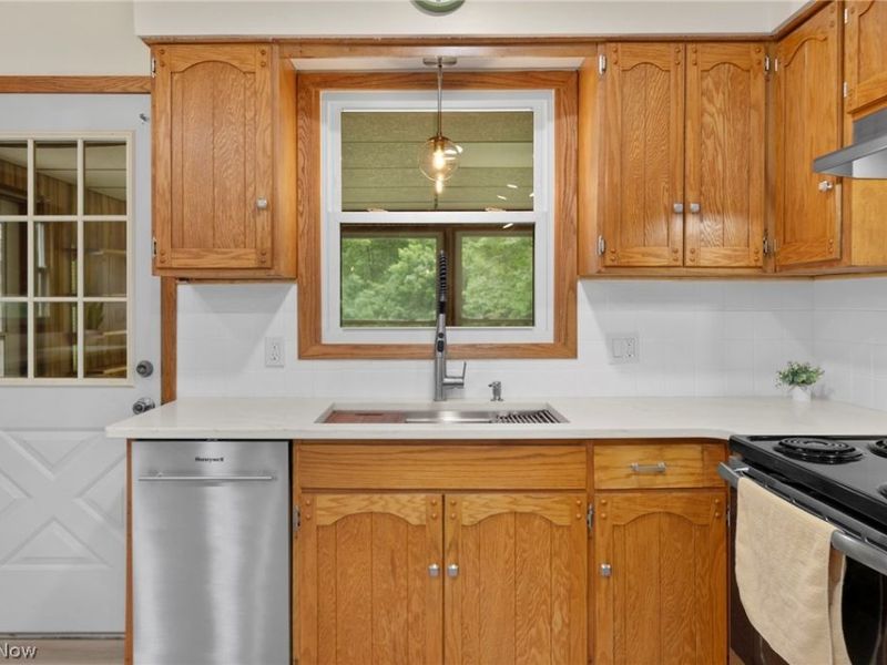 2134 Plymouth Drive, Uniontown, OH 44685 Photo 24