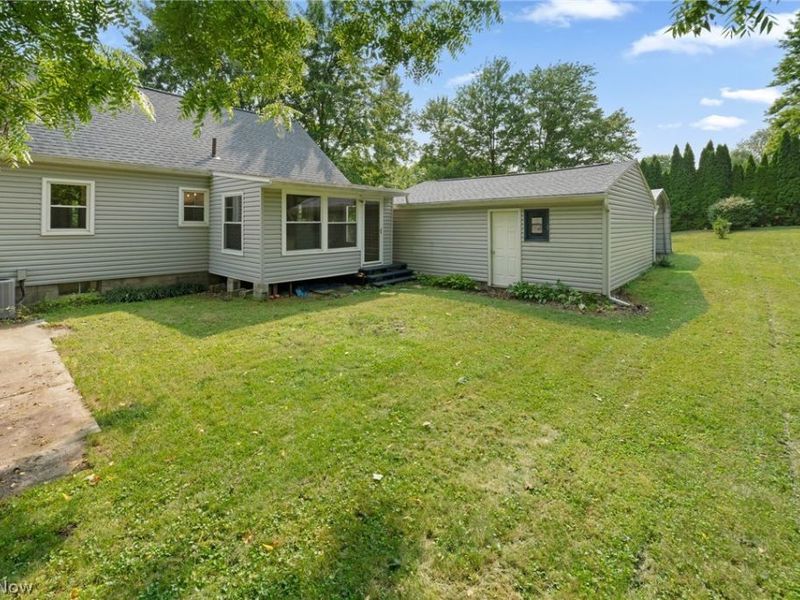 2134 Plymouth Drive, Uniontown, OH 44685 Photo 8