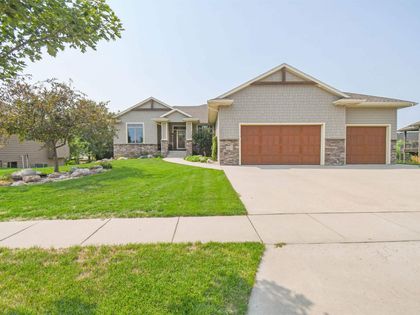 8221 S Grass Creek Dr Sioux Falls, SD 57108