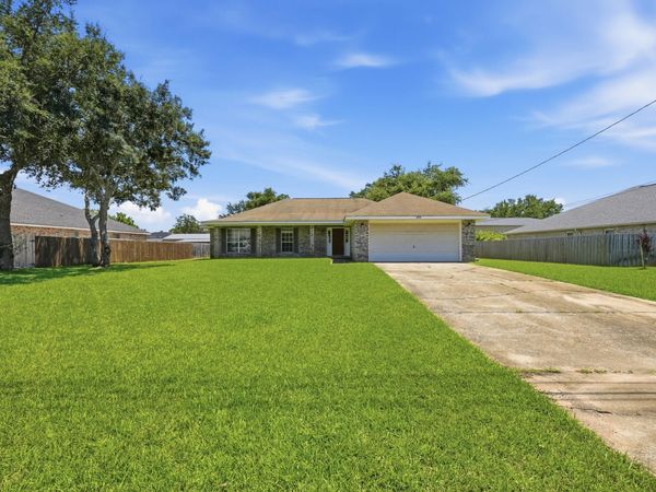 2030 Hawthorne Drive, Navarre, FL 32566