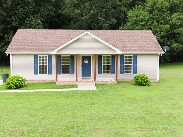 1421 Saint Paul Rd , Charlotte, TN 37036