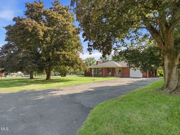 14 Orchard Lane, Troy, NY 12180
