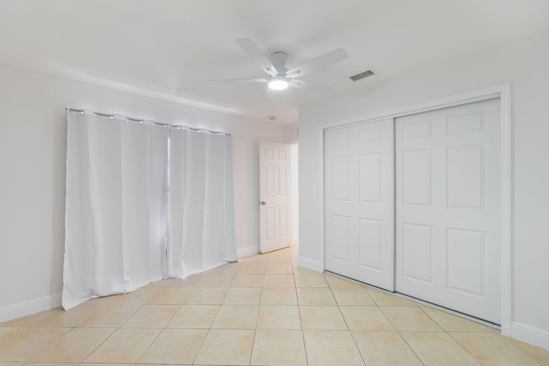 2831 N Seacrest Boulevard, Unit B, Boynton Beach, FL 33435 Photo