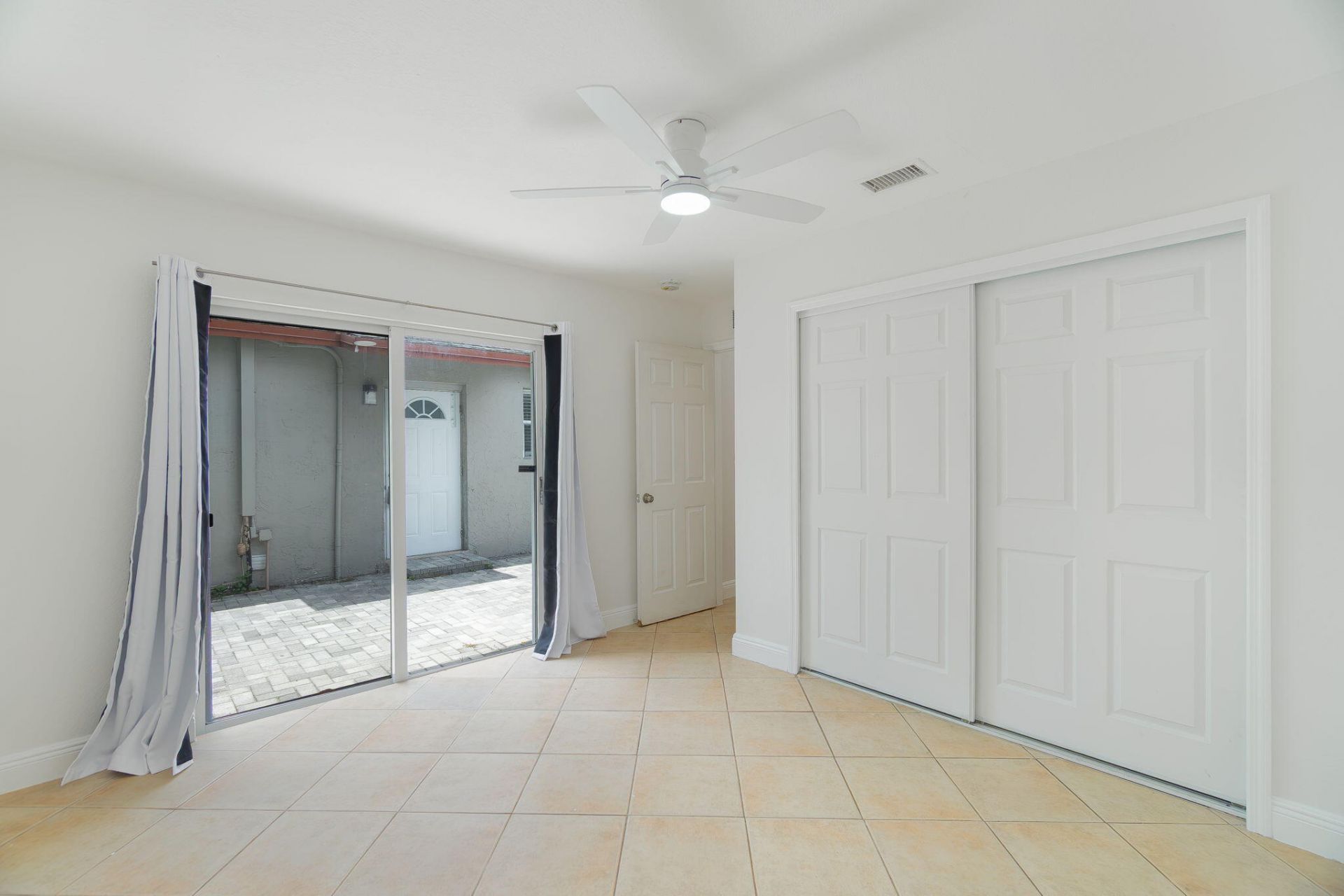 2831 N Seacrest Boulevard, Unit B, Boynton Beach, FL 33435 Photo