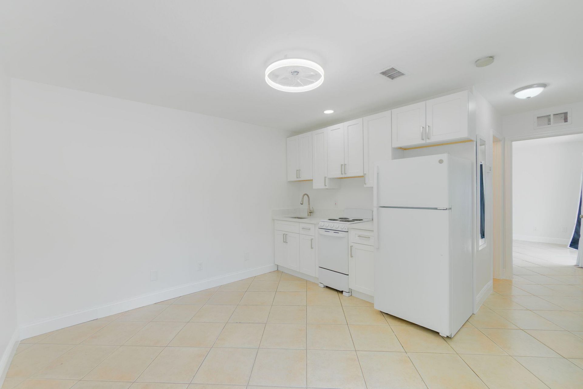 2831 N Seacrest Boulevard, Boynton Beach, FL 33435 Photo