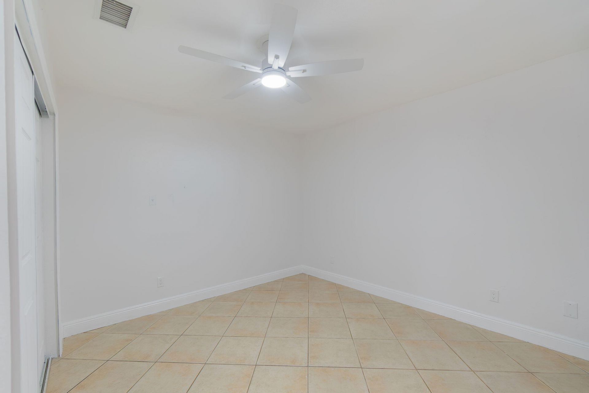 2831 N Seacrest Boulevard, Boynton Beach, FL 33435 Photo