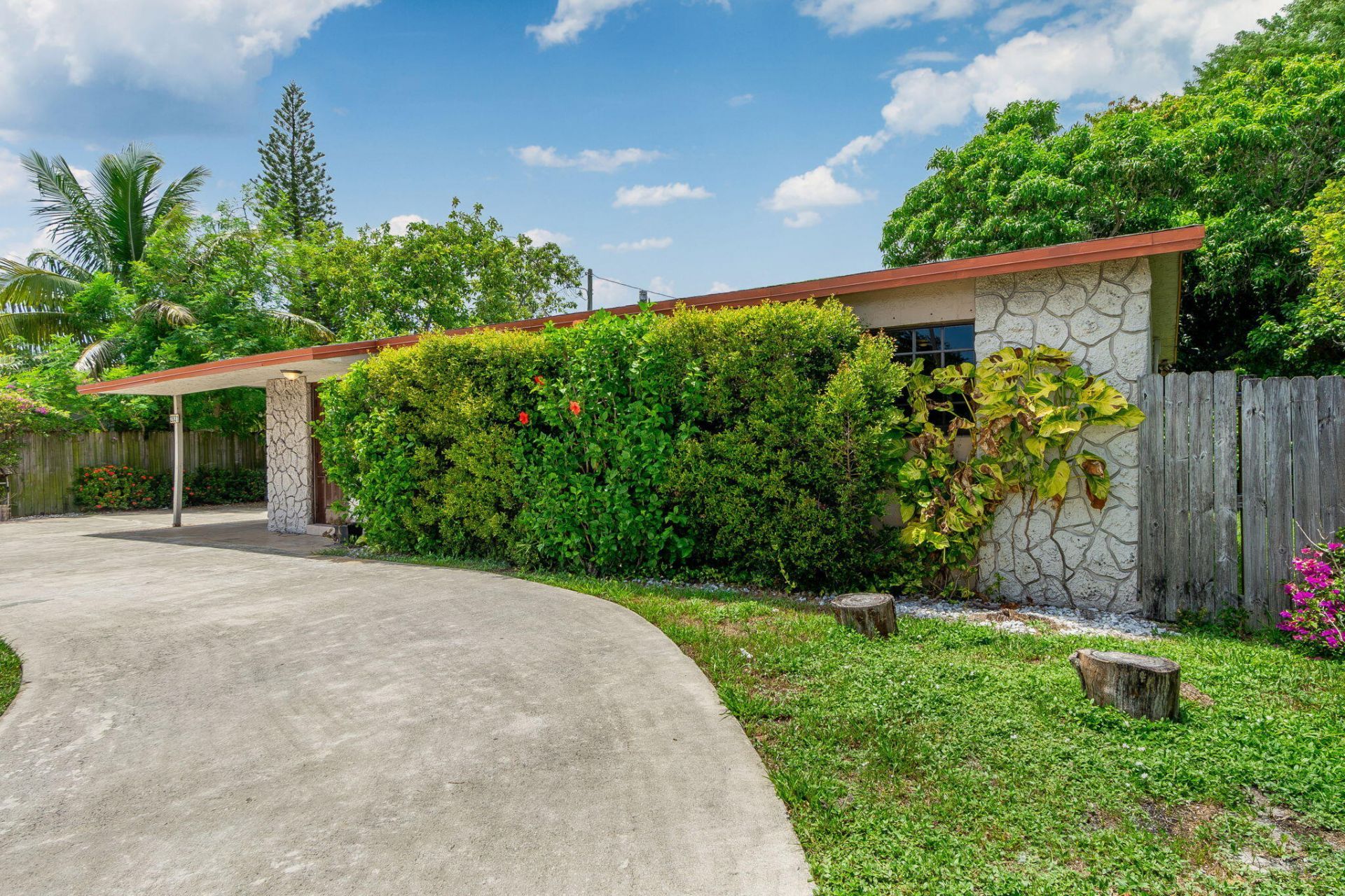 2831 N Seacrest Boulevard, Boynton Beach, FL 33435 Photo