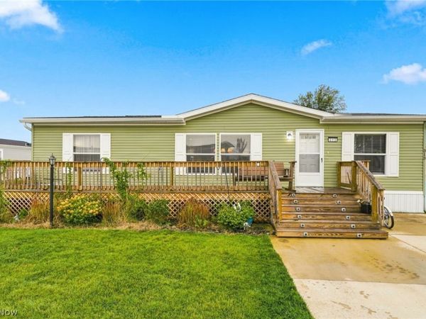 313 Eagle Circle , Elyria, OH 44035