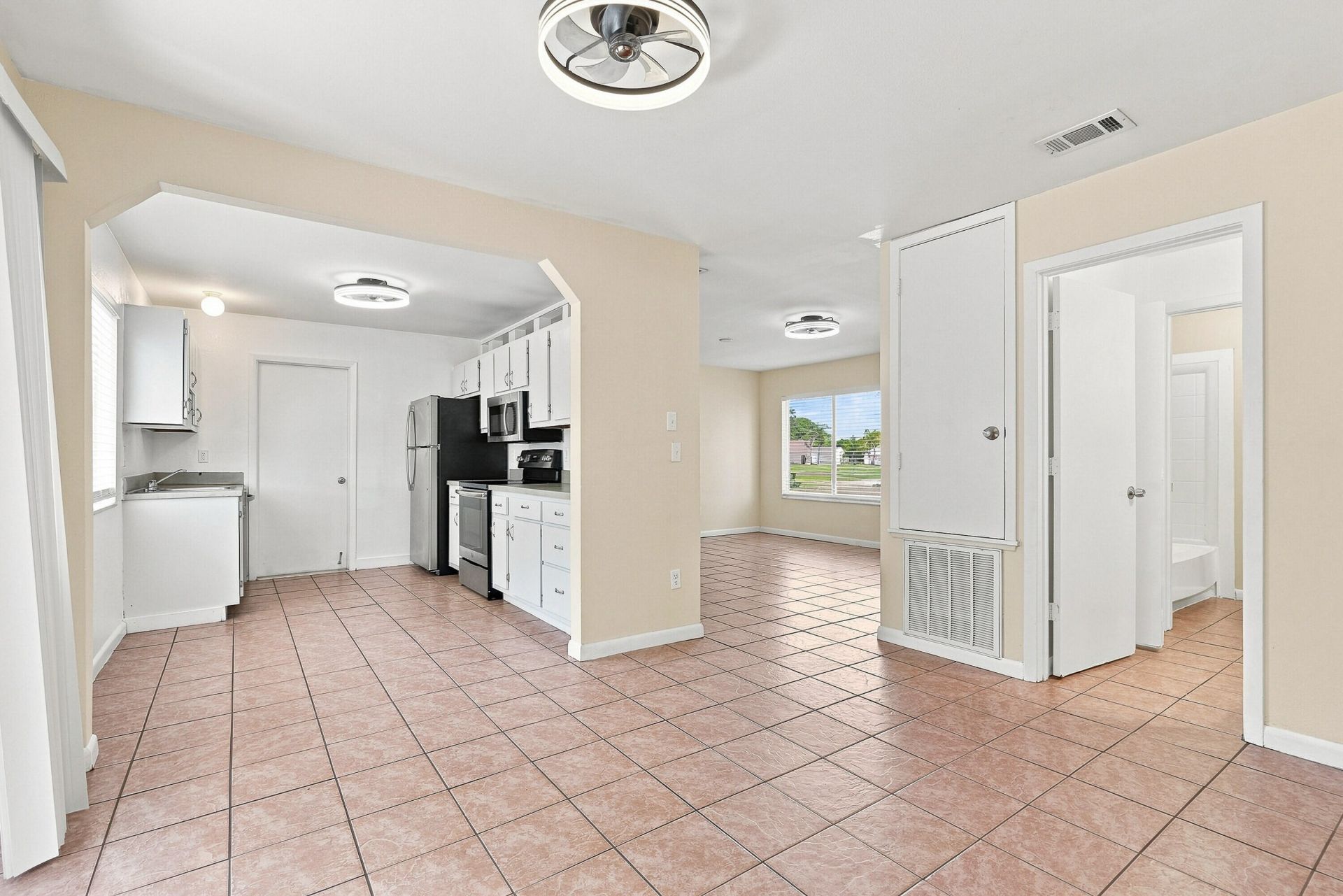484 SW Eastport Circle, Port Saint Lucie, FL 34953 Photo