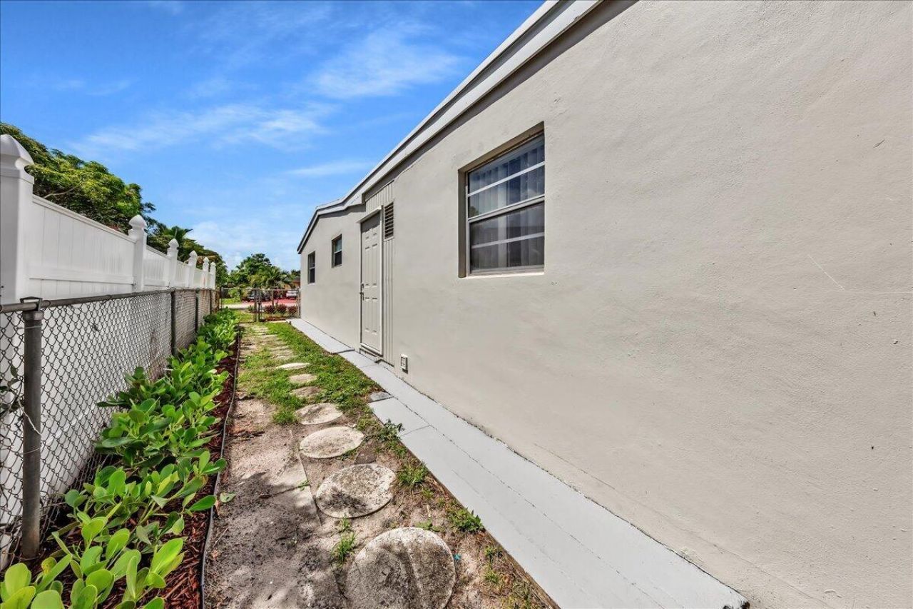 6311 SW 2nd Street, Margate, FL 33068 Photo