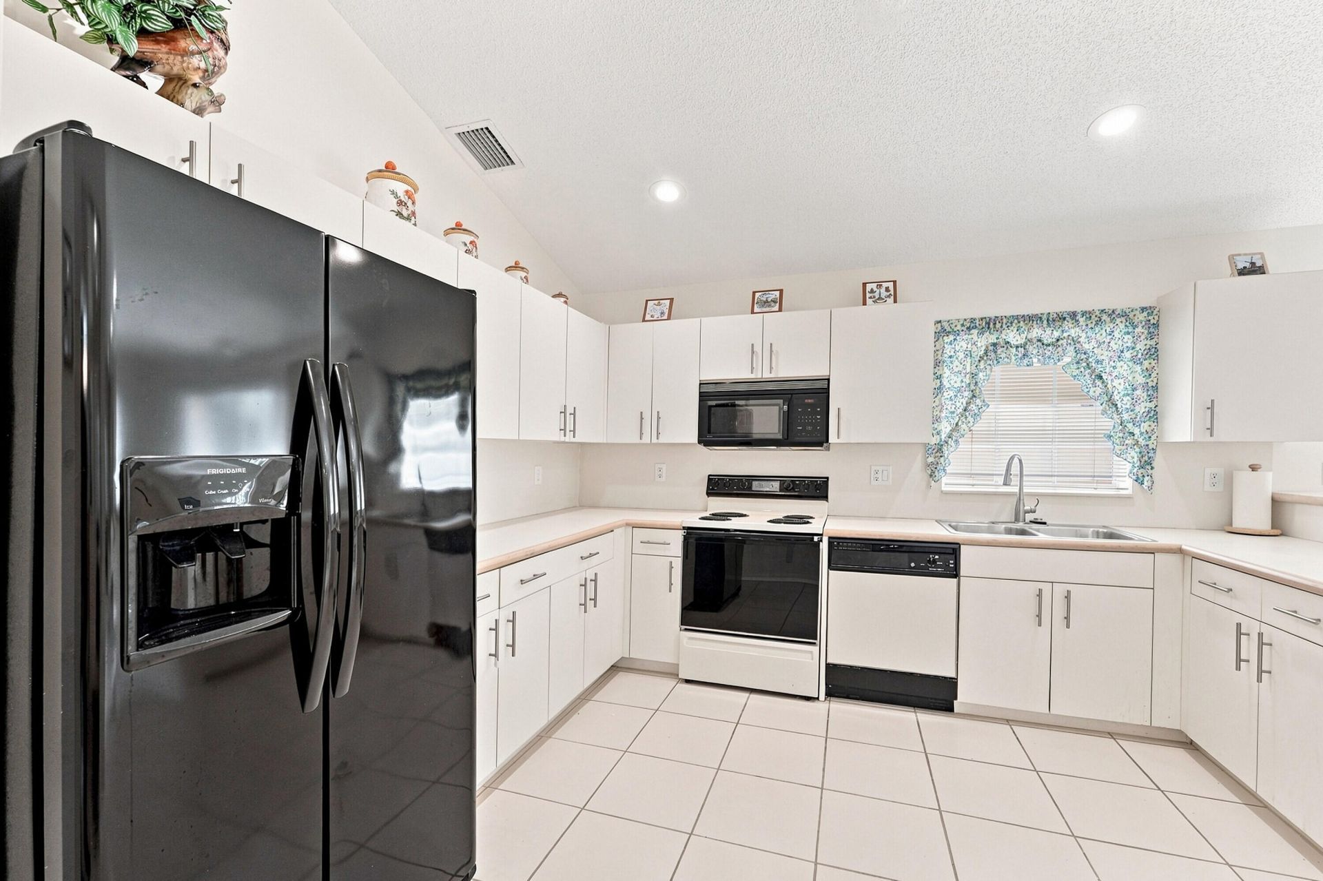 143 Cameron Court, Weston, FL 33326 Photo