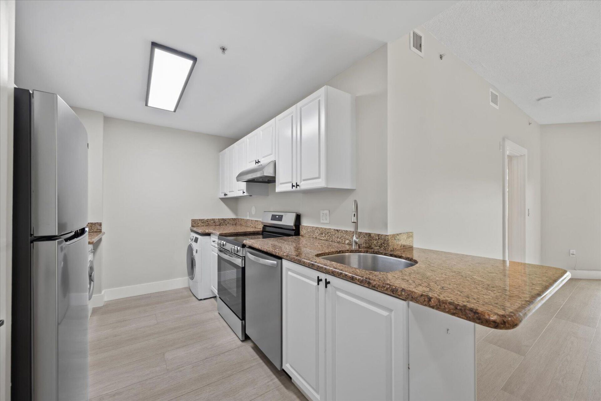 2020 Greenview Shores Boulevard, Unit 102, Wellington, FL 33414 Photo