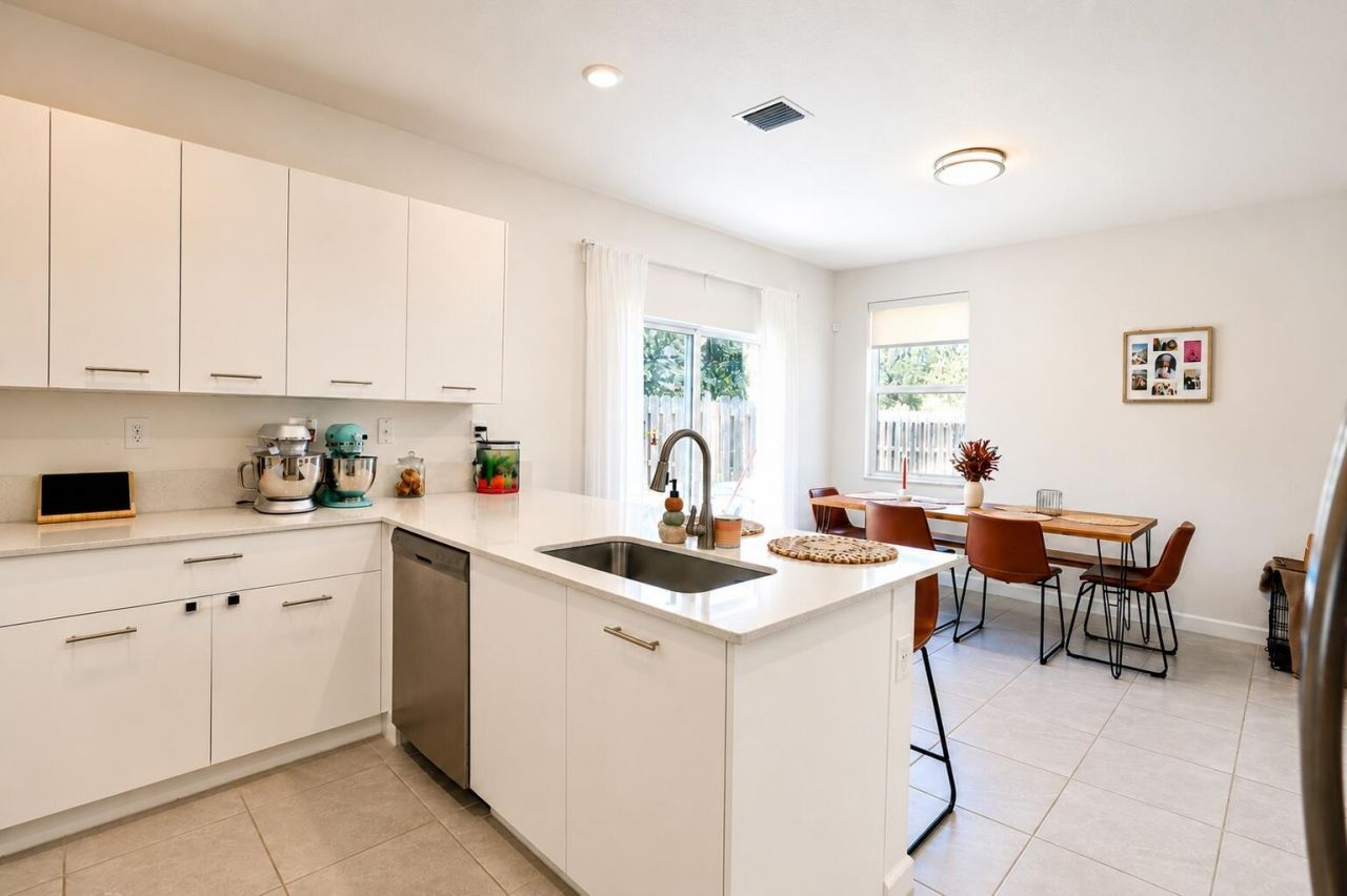 12092 NW 24th Place, Miami, FL 33167 Photo