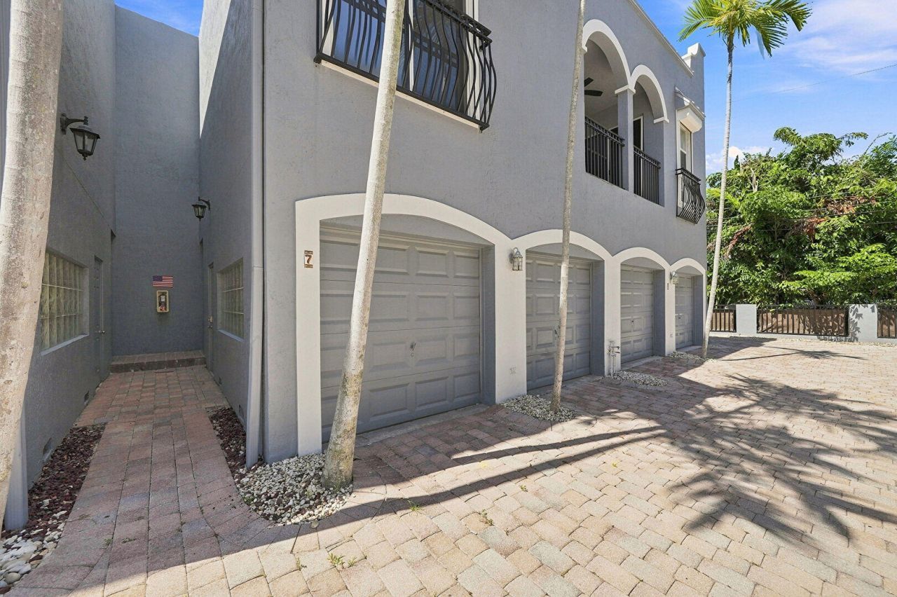 4619 Poinciana Street, Unit 7A, Lauderdale by the Sea, FL 33308 Photo