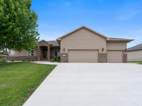 5604 S Josh Wyatt Dr, Sioux Falls, SD 57108