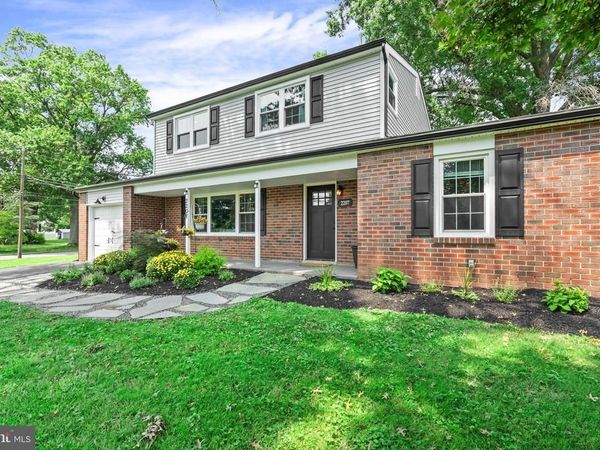2207 OLD ARCH ROAD , NORRISTOWN, PA 19401
