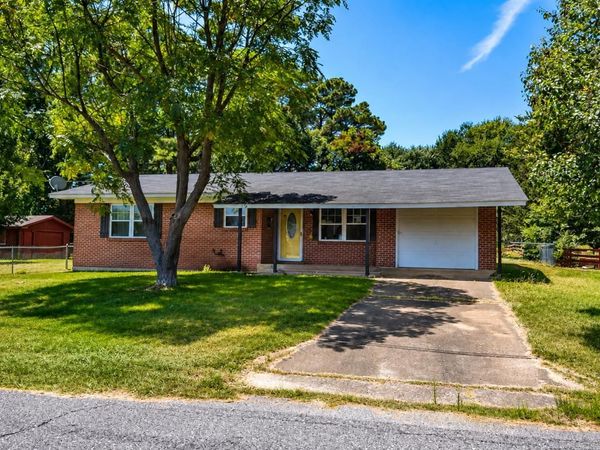 119 N Pine St. , Mineral Sprs., AR 71851