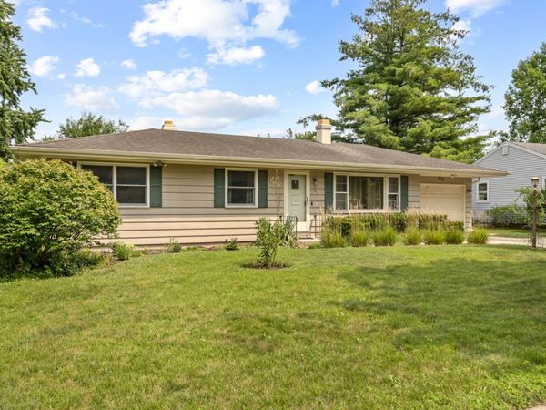 947 Diane Avenue , Elgin, IL 60123