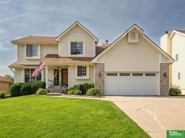 2145 Cobblestone Road, Papillion, NE 68133