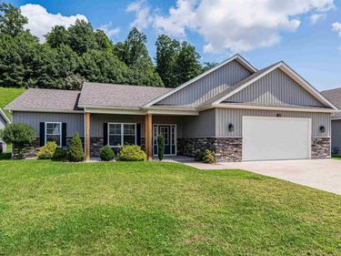 216 Crimson Lane, Bridgeport, WV 26330