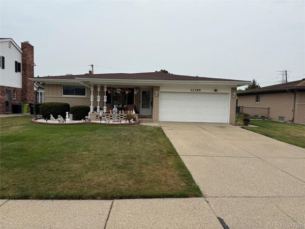 12395 Canterbury Drive, Sterling Heights, Mi 48312