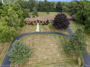 59245 Bishop Road, Lyon Township, Mi 48165