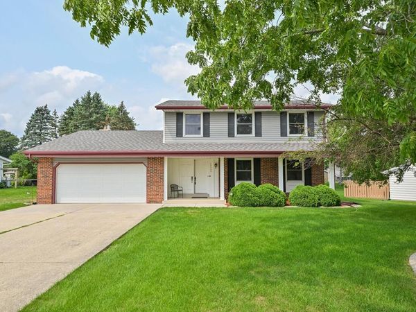 15100 W Glendale DRIVE, New Berlin, WI 53151