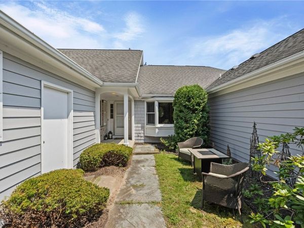 51 Greenwood Park , Pittsford, NY 14534