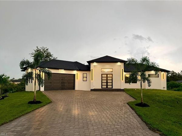 808 Maple AVE N, LEHIGH ACRES, FL 33972