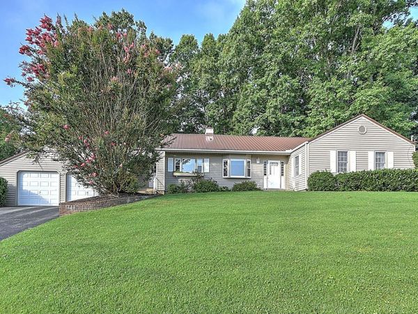 1711 Brentwood Drive, Greeneville, TN 37743