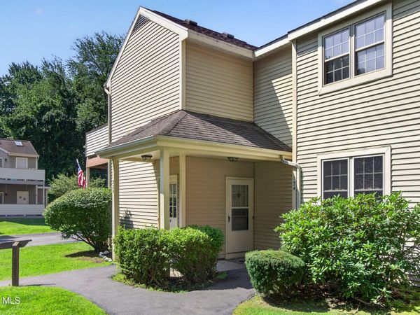 124 Monmouth Way, Halfmoon, NY 12065