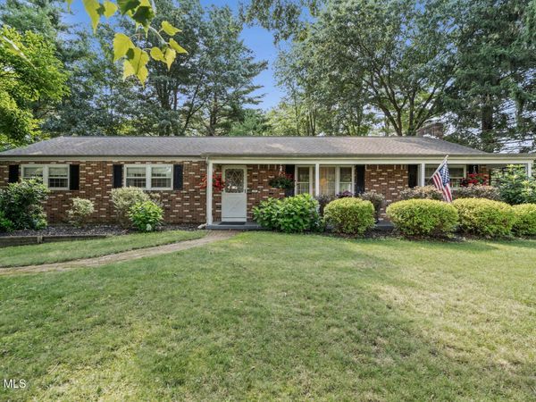 7 Rolling Brook Court, Clifton Park, NY 12065