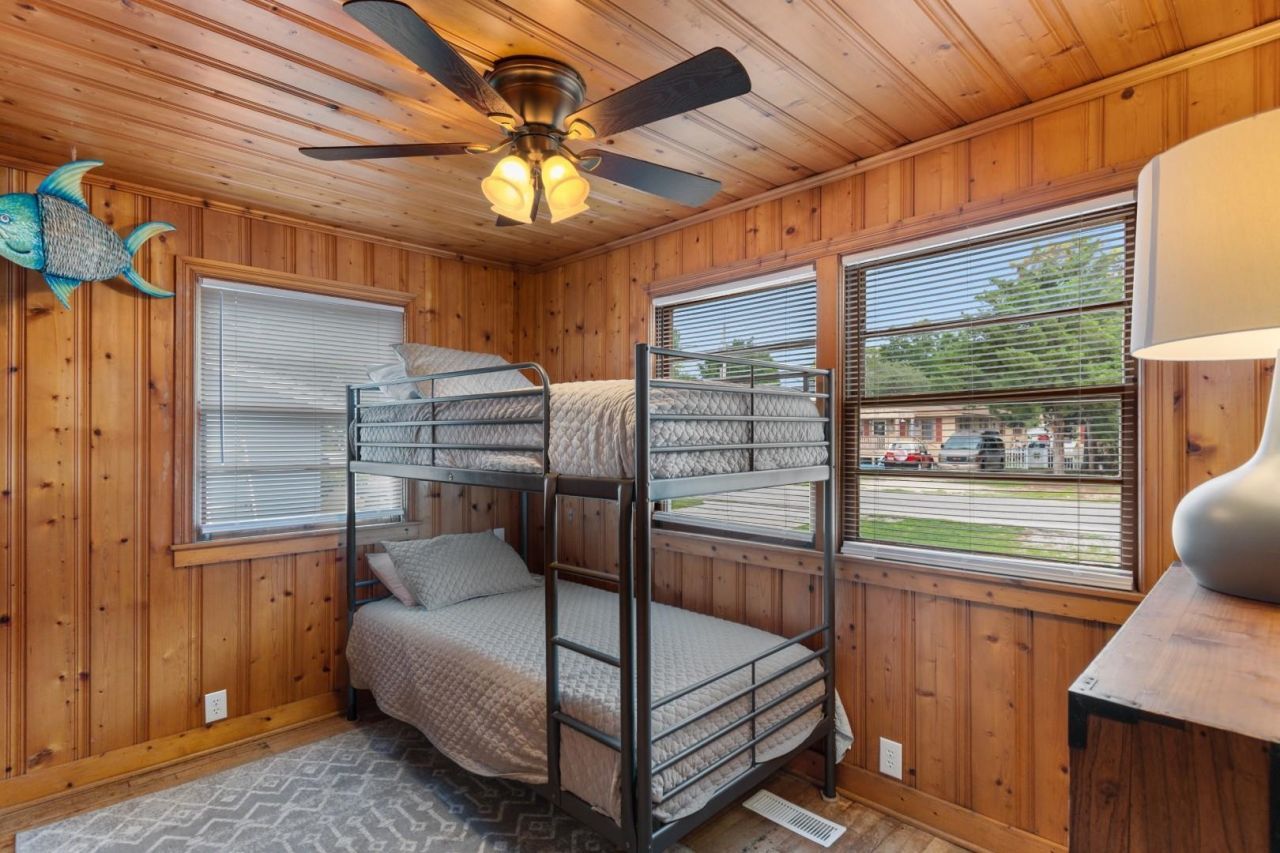 1505 Edge Dr. Photo 20