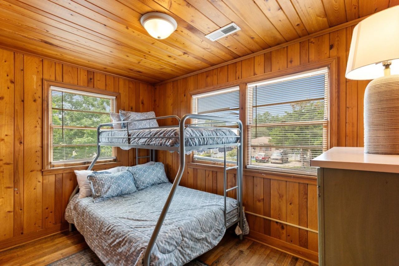 1505 Edge Dr. Photo 48