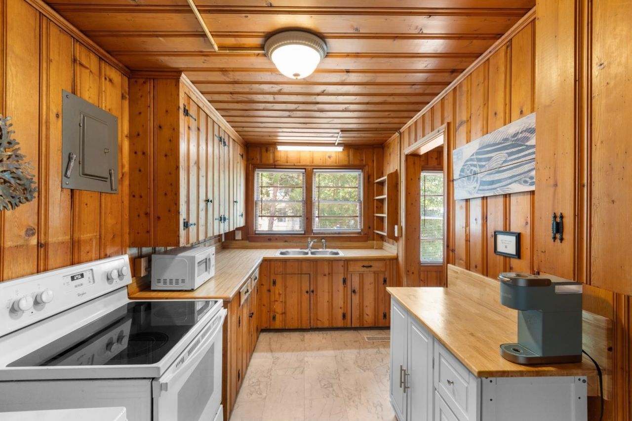 1505 Edge Dr. Photo 5