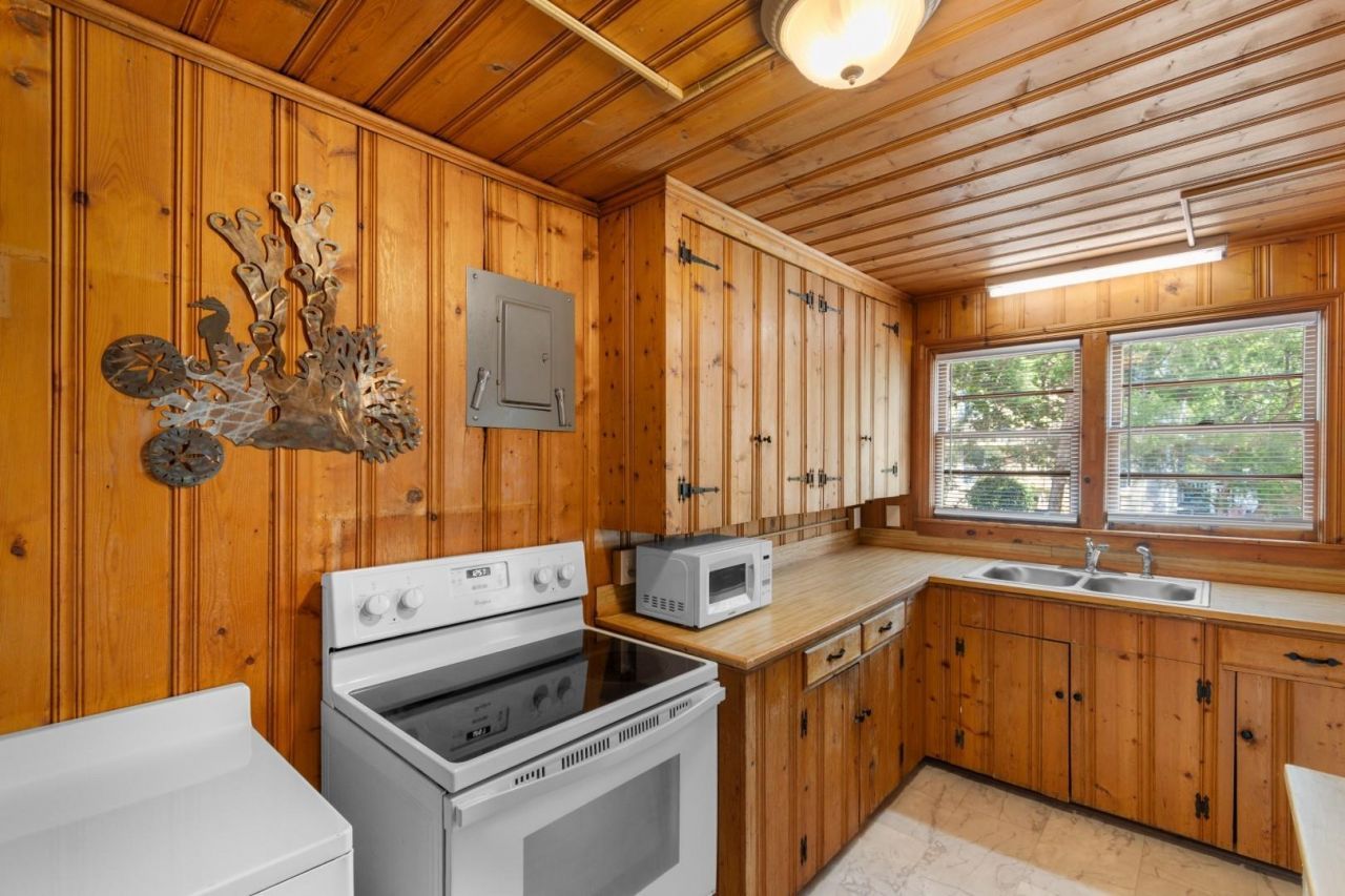 1505 Edge Dr. Photo 6